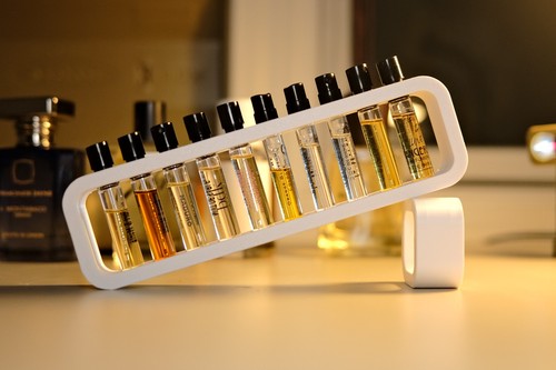 Slot perfume sample holder - sample,